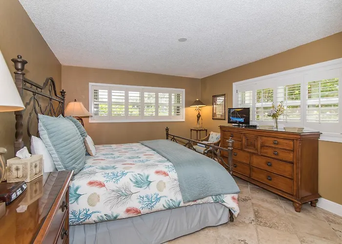 Aqua Bay Club Luxury Condos
